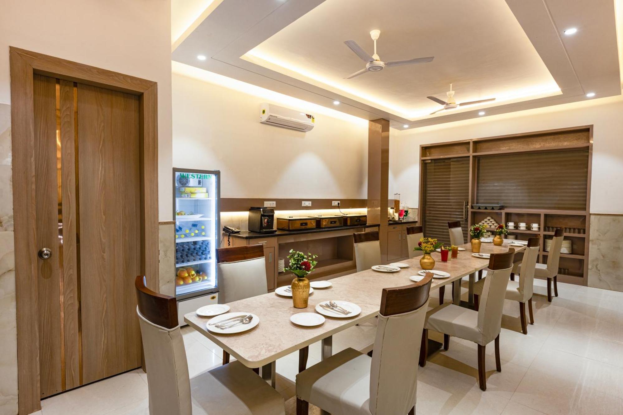 The Orion Hotel Era - Delhi Airport Neu-Delhi Exterior foto